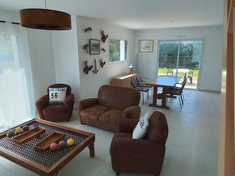 Top Airbnb: 2-bedroom apartment with private parking in Quiberon
