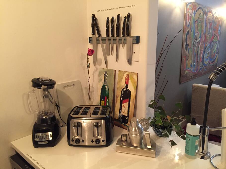 Full kitchen, blender, toaster, pressure cooker, pots, pans, etc...