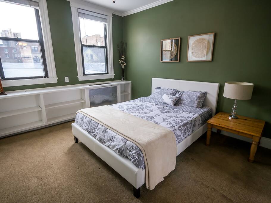 Bedroom 1 - Queen sized bed