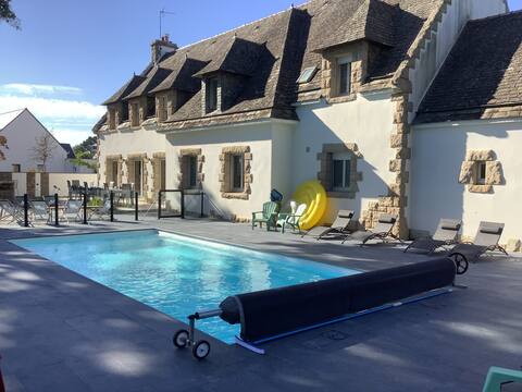 Beautiful Neo Breton Villa with pool & beach