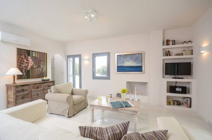 Seaside Naxos : 4BDR Villa Aphrodite @ Plaka Beach gallery image 3