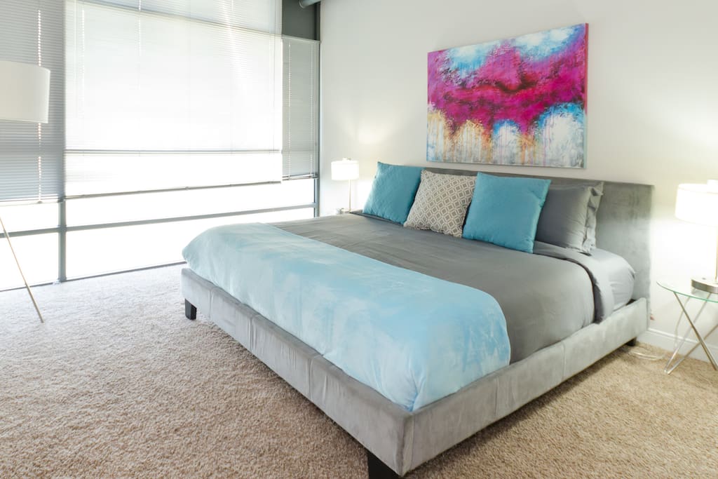 King size bed with pillow top mattress and 1500 thread count sheets