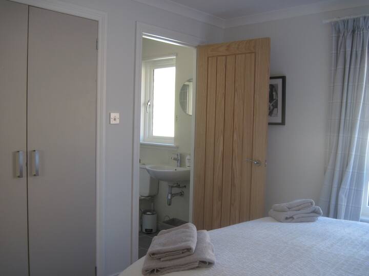 Chambre avec salle de bains privative