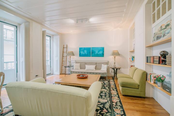 Vintage Bairro Alto Lisbon Apartment gallery image 3