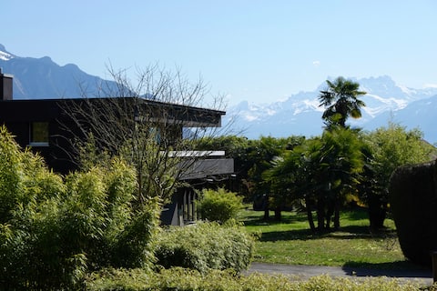 Successful Airbnb property: La Villa Noire Luxury Flat w/ American King Bed in Montreux