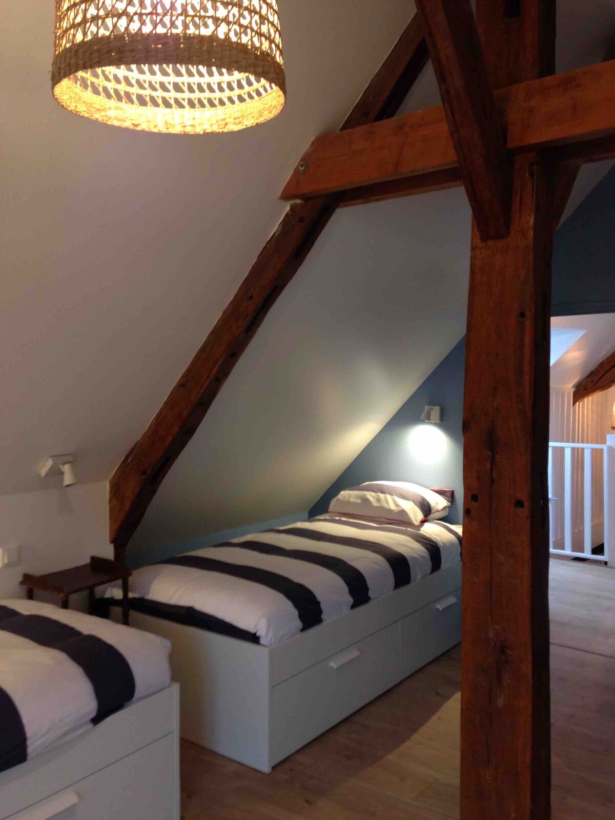 卧室n * 4.: 3张床1人 