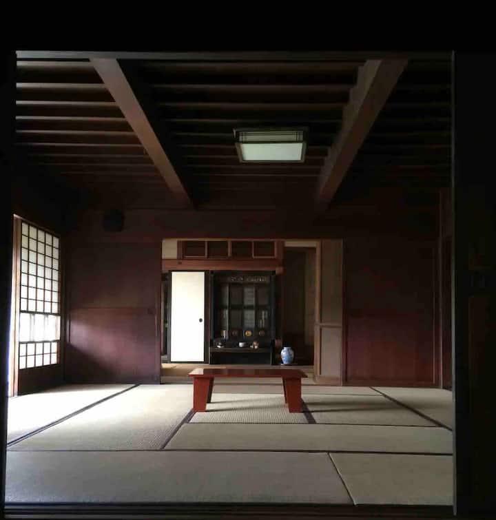 Ლუქს-კლასის მატრასი ნიშიკავა.
Შეგიძლიათ დაიძინოთ.