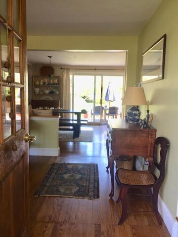 Easton’s Point walk to beach/ lg private deck/yard gallery image 3