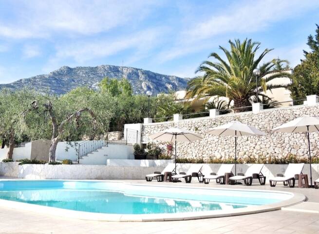 CHARMING PUGLIA VILLA SIMONE gallery image 2