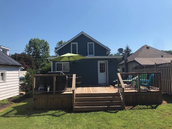 Renovated Cottage with Water View - 3 BDR