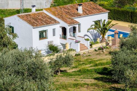 Casa rural las dehesas,swimming pool,WIFI,near málaga