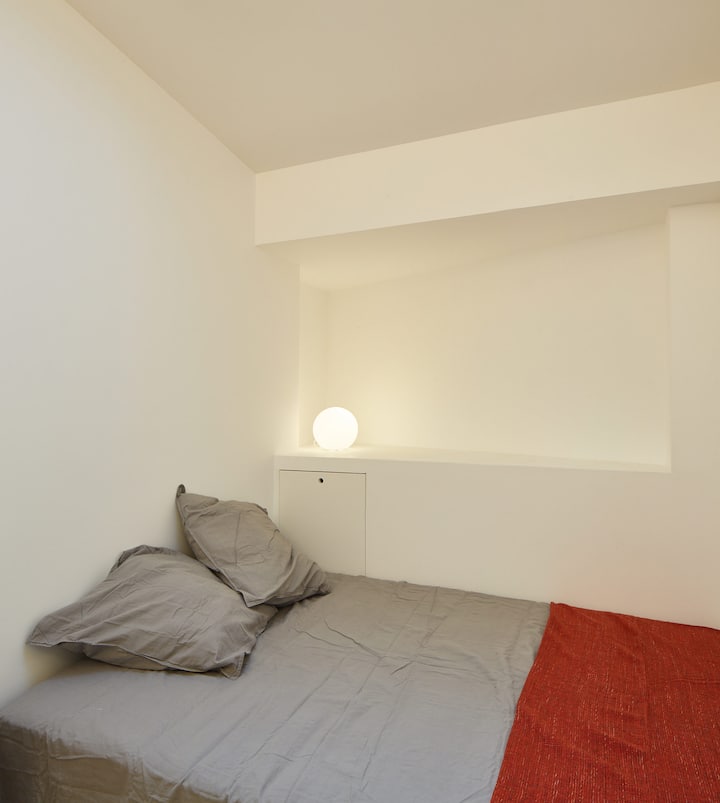 Tercera habitación con cama de 140 X 190 CMS