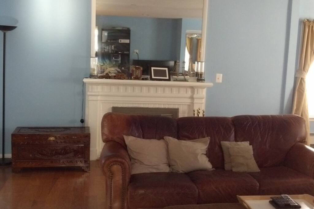 Livingroom veiw 2