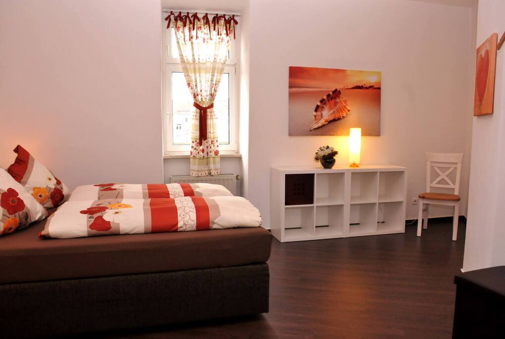 Schlafzimmer 1