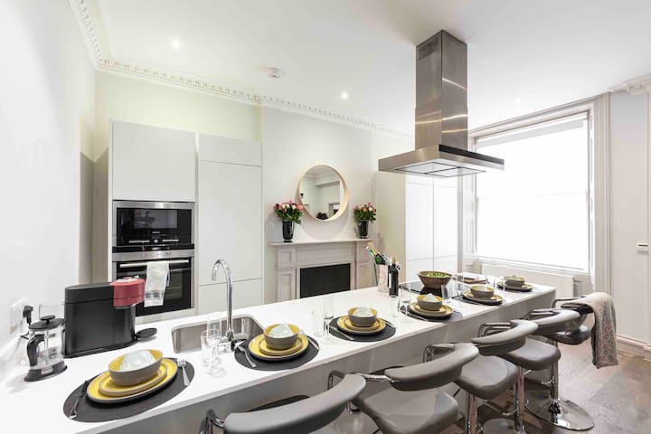 * DEAL! * Spacious – 3 bedroom 3.5 Bathrooms gallery image 3