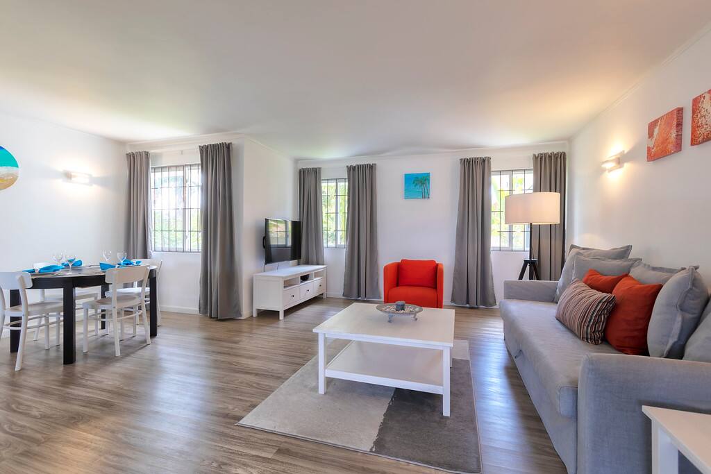 Dining Area, TV & Lounge