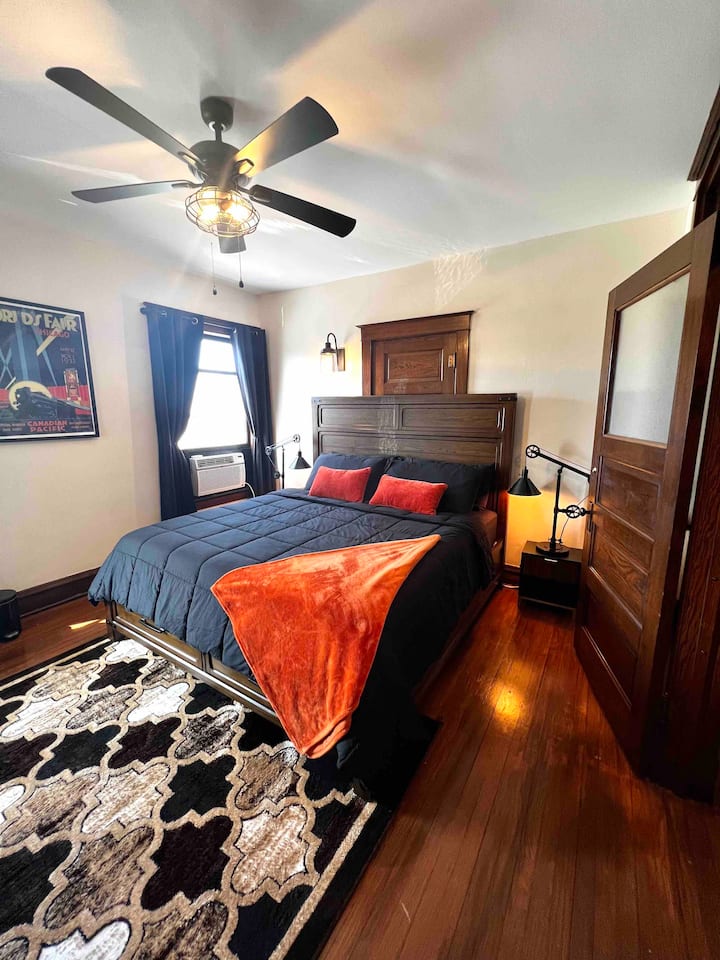 Chumba cha kulala cha King cha msingi