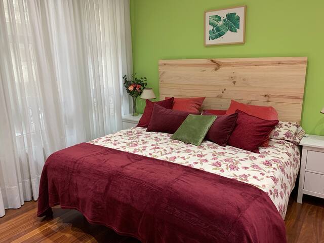 BILBAO CENTRE and near GUGGENHEIM MUSEUM gallery image 3