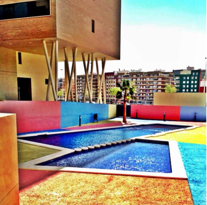 The swimming pool - La piscina