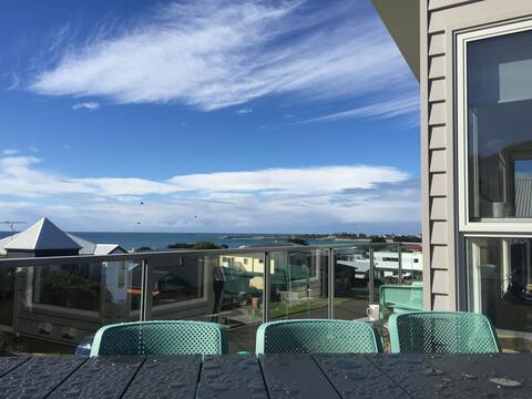 Ocean Loft - Ocean view Pet Friendly Free Wi-Fi