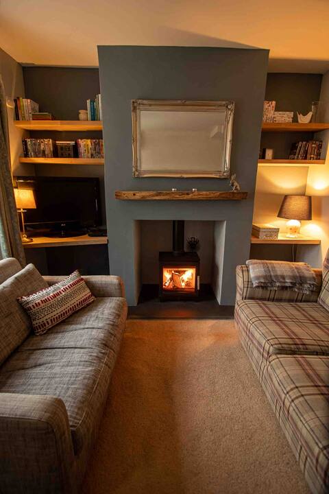 Cosy cottage with log burner, Somerset.