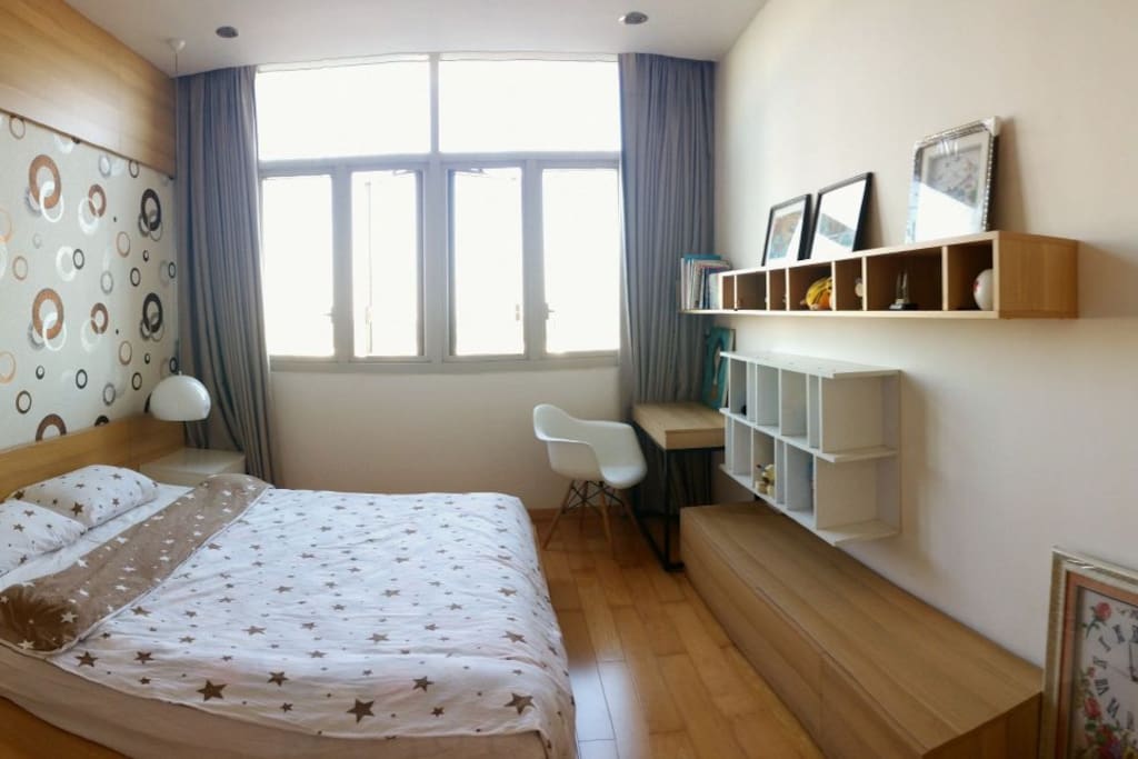 Spacious double bedroom