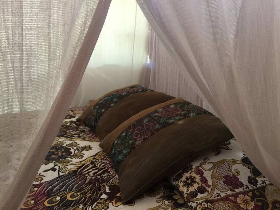 Palapa king sized bed