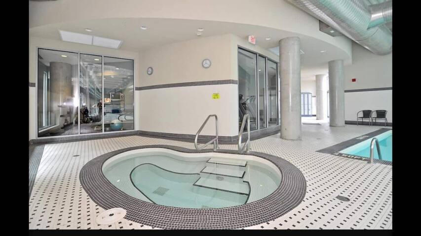 1BR + Den |Sauna, Pool, Gym, AC, Free parking gallery image 4