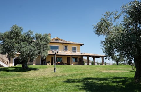 Villa Nadia, private swimming-pool with lake view