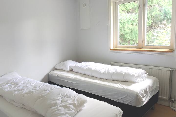 Dhoma jonë e gjumit e vizitorëve në Hazelnut Villa