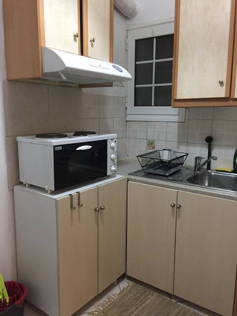Top Airbnb: Basement Quiet Flat in Top Location! in Τερψιθέα