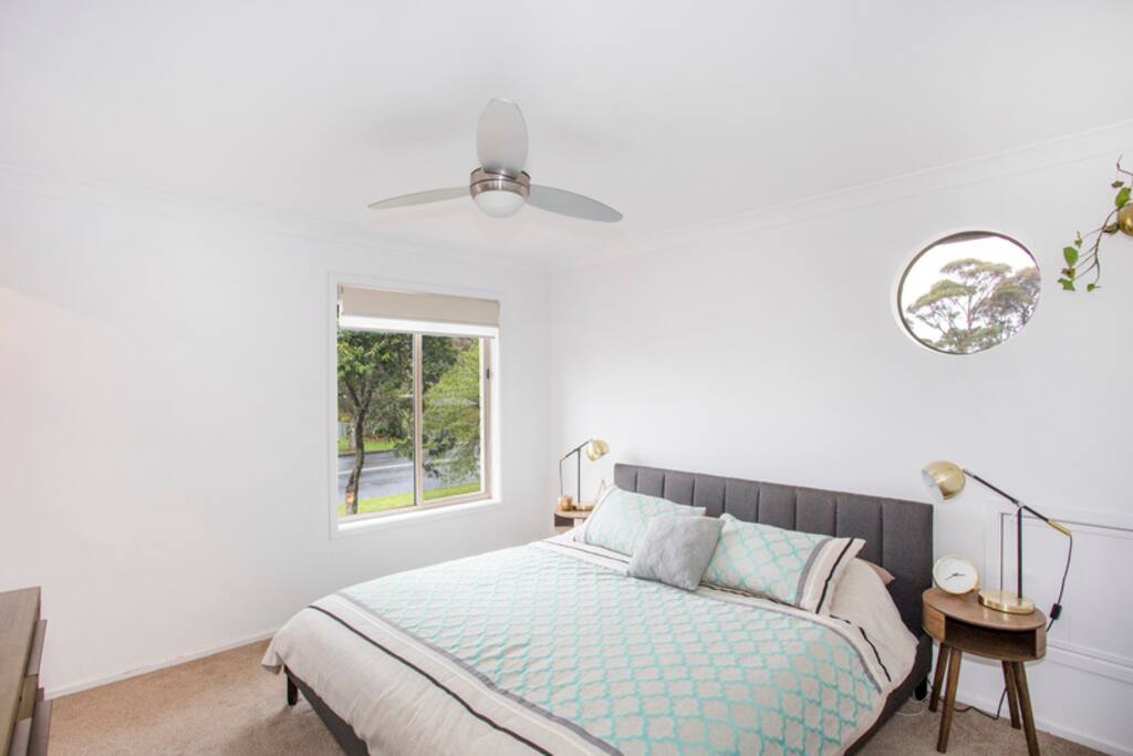 Main bedroom with King bed, TV/DVD player & ocean glimpses.