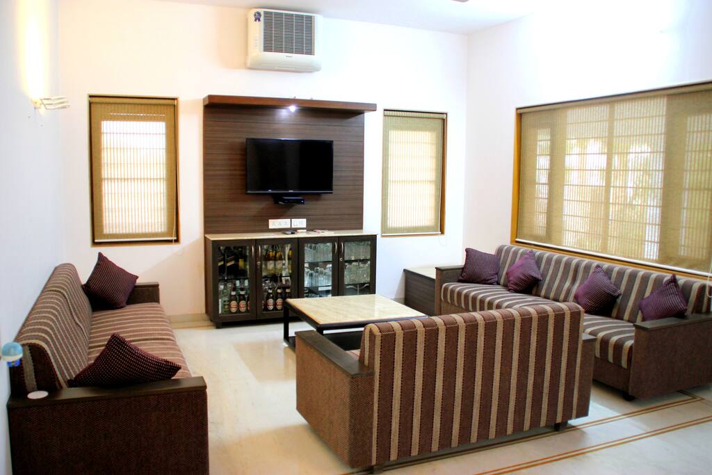 Drawing room with mini bar