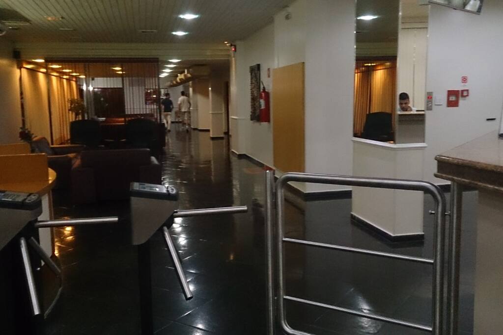 Catracas de segurança na recepção