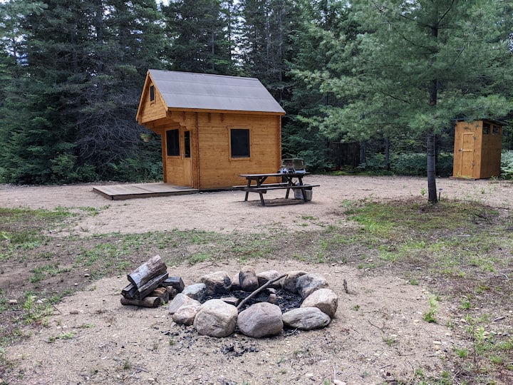 Moose Run 4 Wilderness cabin near Algonquin! Tiny houses for Rent