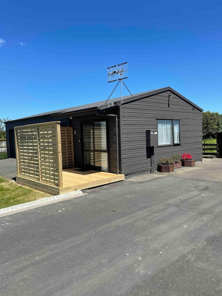 Self Contained in Feilding