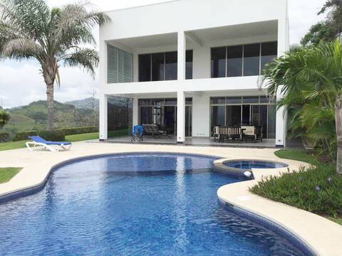Espectacular house with beautiful view