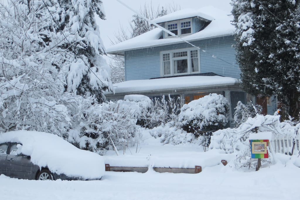 Two bedrooms in 1910 Farmhouse in North Portland just 13 blocks from the University of Portland