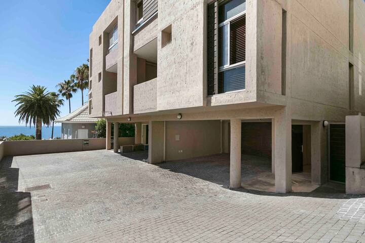 Fresnaye Luxury Home gallery image 2