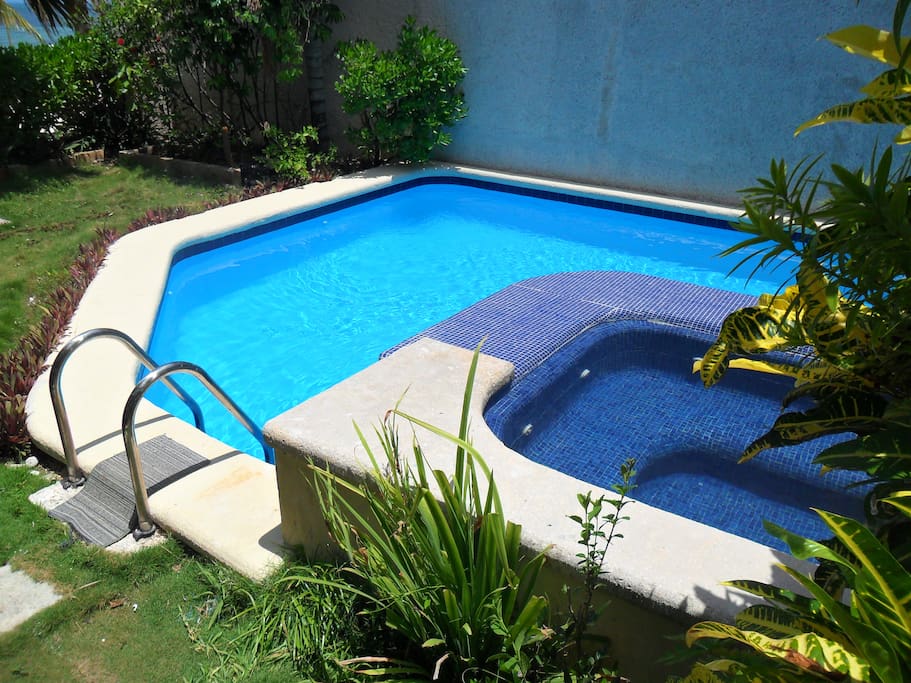 Swimming Pool with Jacuzzi