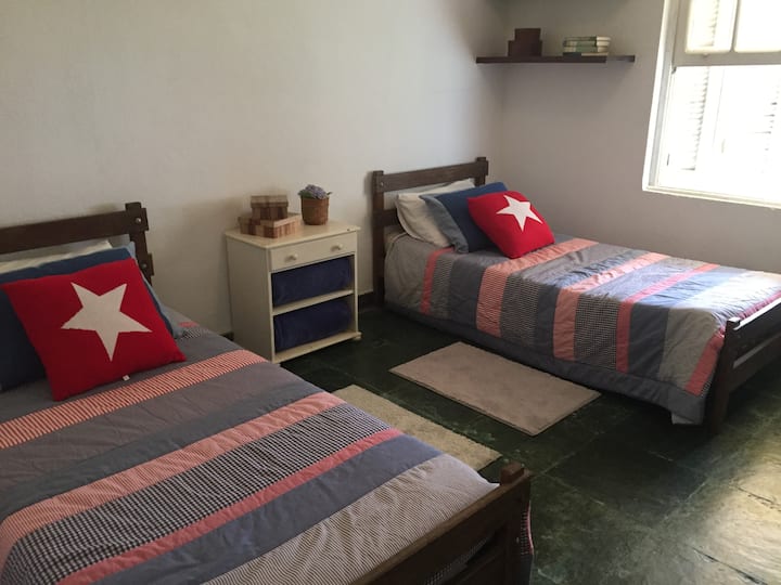 Habitación 05 -  2 camas individuales