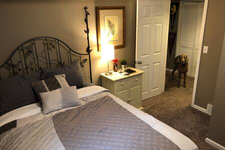 Private bathroom, bedroom + full bsmt. in Omaha