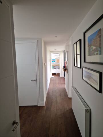 A large 3 bedroom detached house with 2 gardens gallery image 5