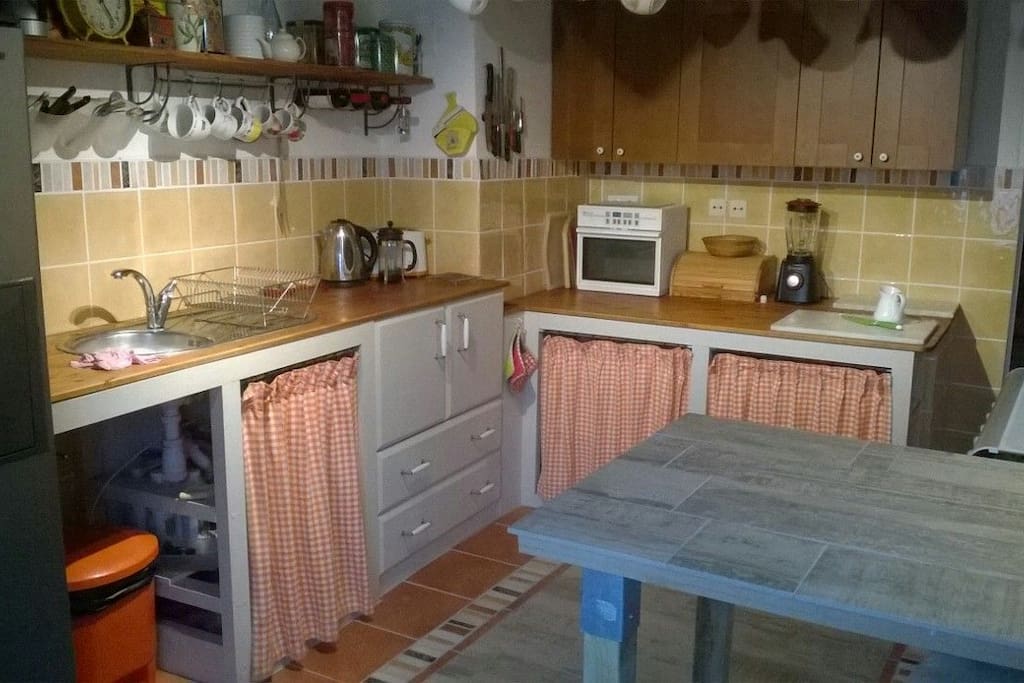 Kitchen with Breakfast Bar