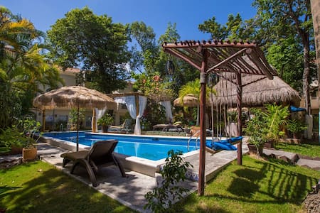 Habitación privada en la mejor ubicación, alberca.