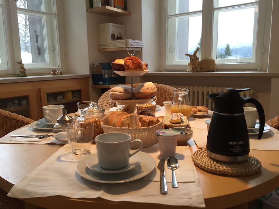 La zona colazione nella torretta della ex caserma.