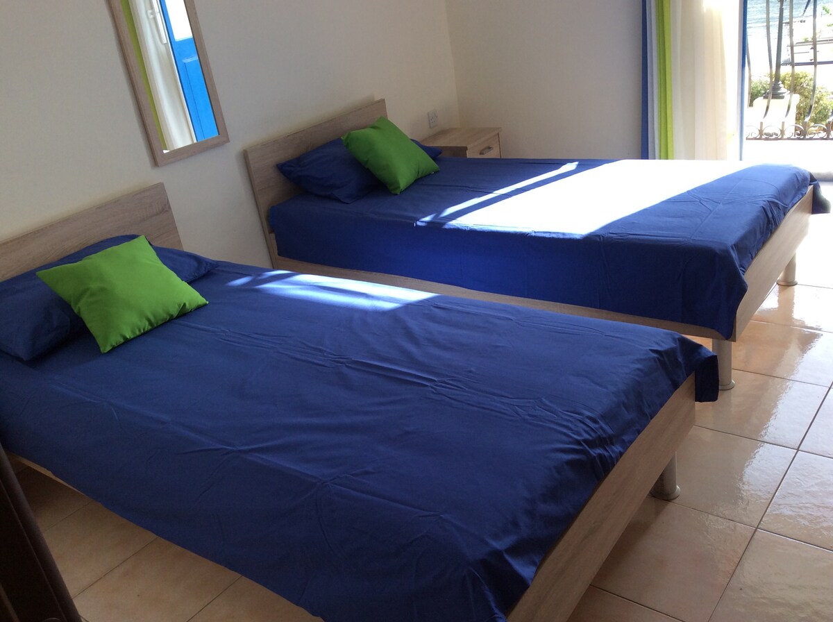 Споделена спалня