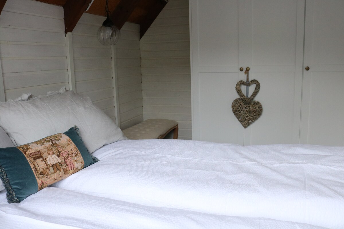 ห้องนอนชั้นล่าง 