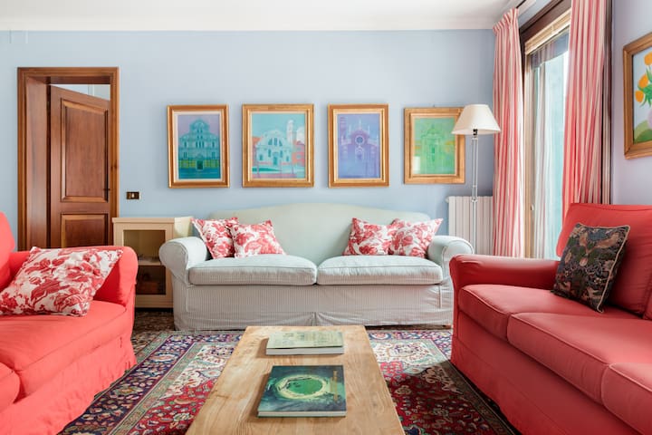 Colorful Apartment Overlooking the Rio Marin Canal
