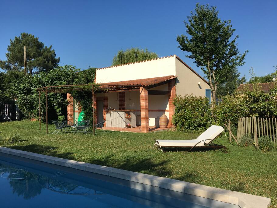 Nouveau : le coin bar de la piscine !